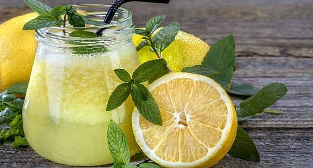 agua con limón en la dieta